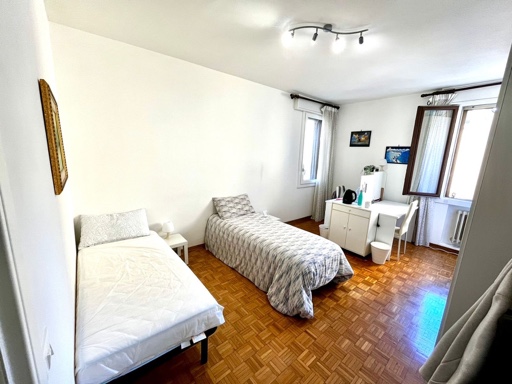 spot available in a double room in the CITY CENTER (girls only), with contract. a Padova