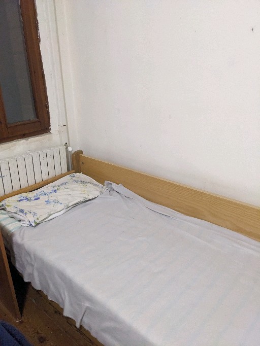 an extra bed available for short-term  a Padova