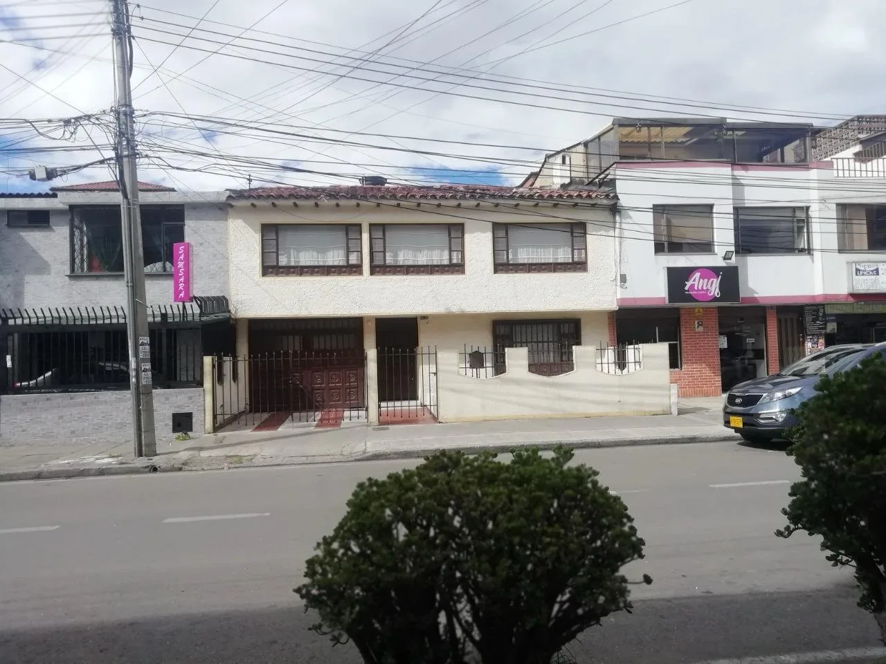 Casa de dos pisos en el barrio Spring – foto 1