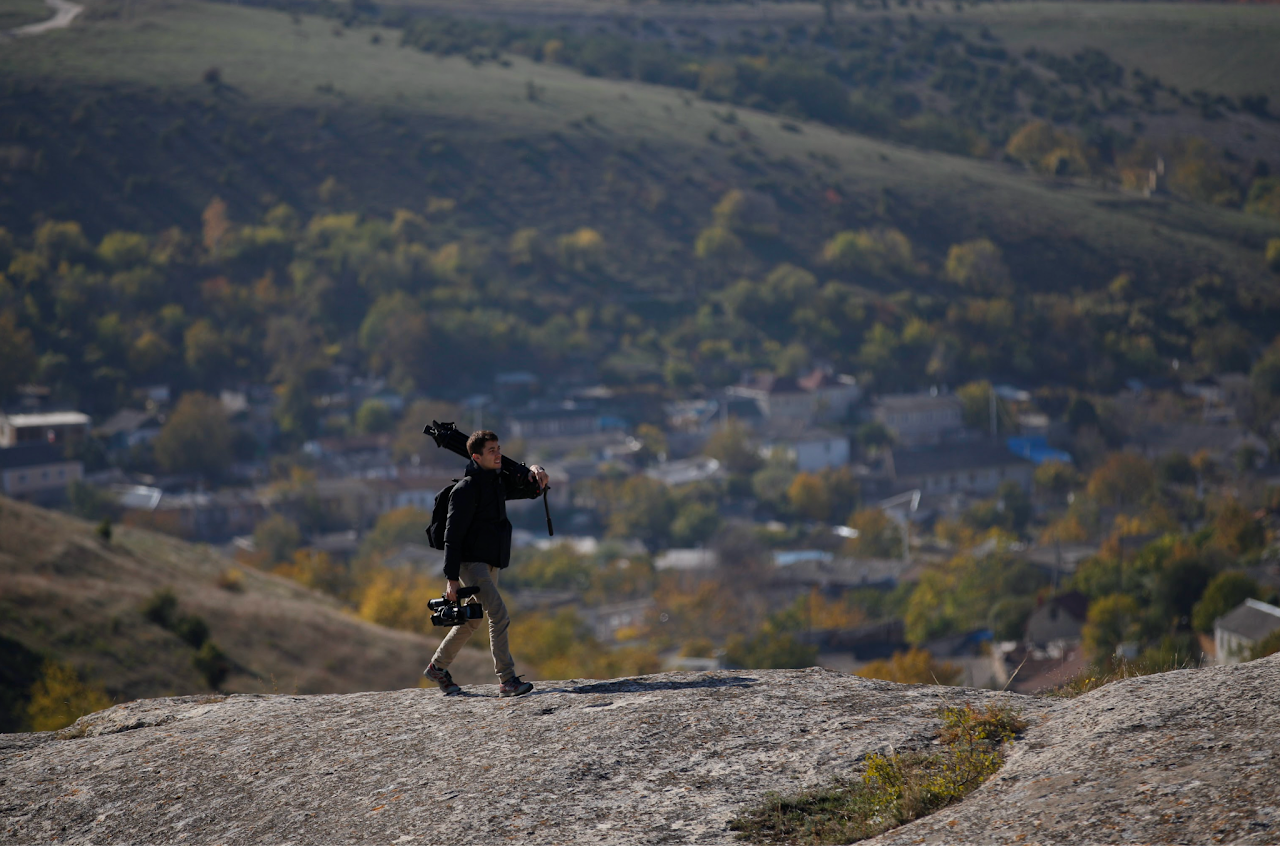 Sascha Roslyakov on assignment in Ukraine