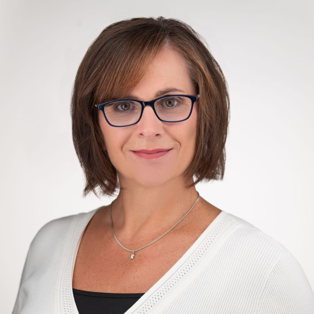 Headshot of Nathalie Oliveri, Senior Loan Officer at Ross Mortgage Company