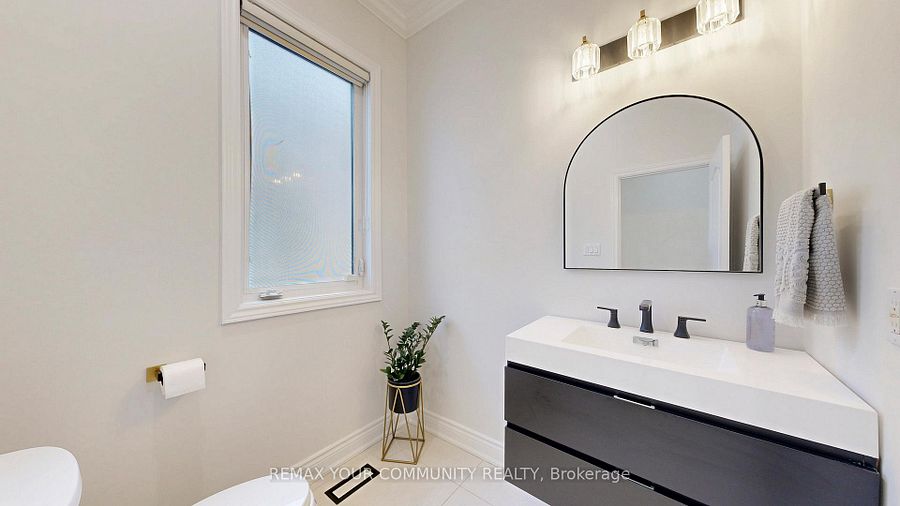 187 Patricia Ave, Toronto, photo 11 of 34