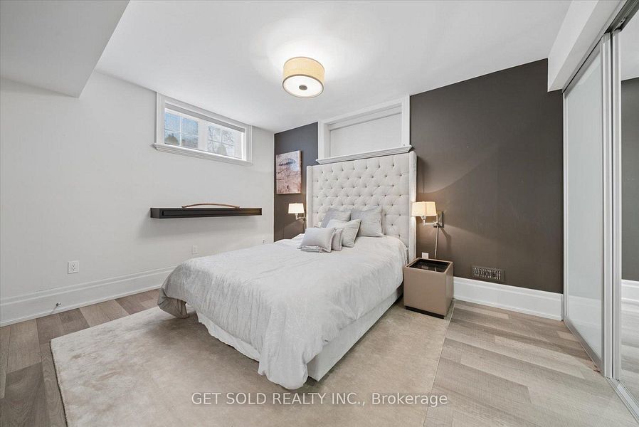8 Thornhill Ave, Vaughan, photo 29 of 31