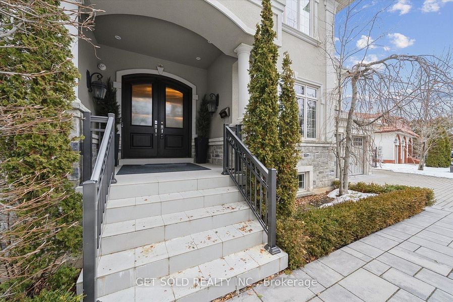 8 Thornhill Ave, Vaughan, photo 3 of 31