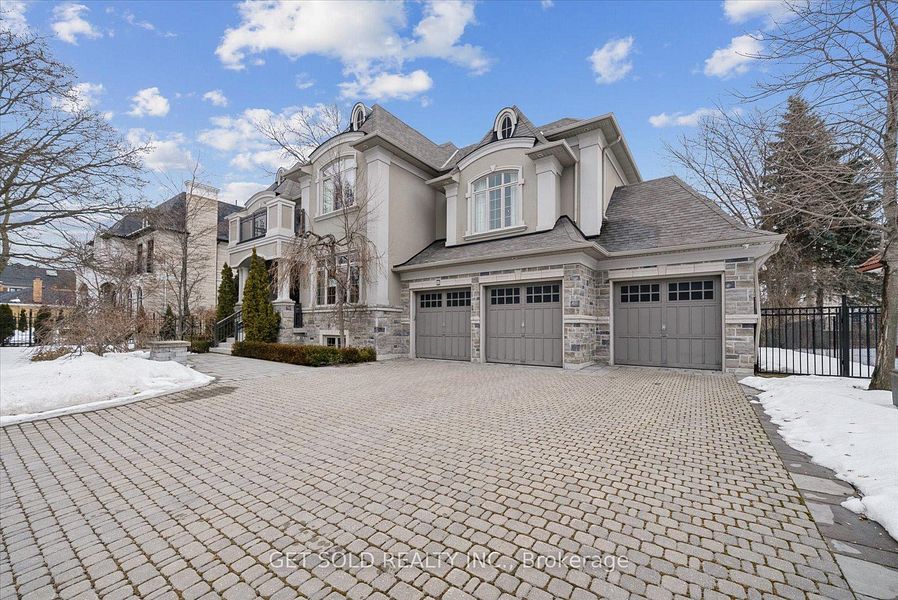 8 Thornhill Ave, Vaughan, photo 2 of 31