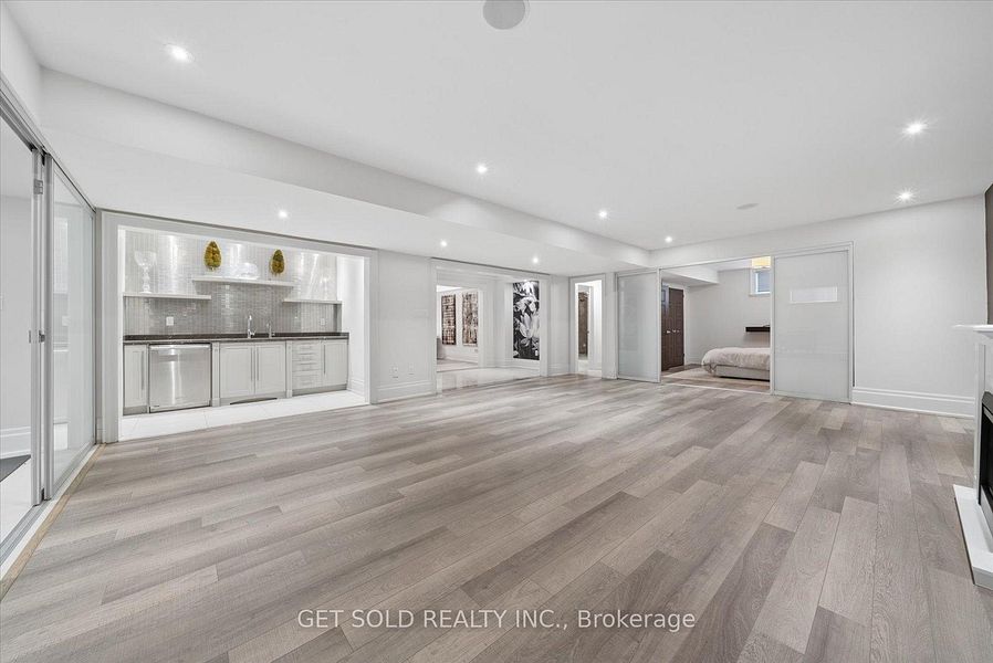 8 Thornhill Ave, Vaughan, photo 27 of 31
