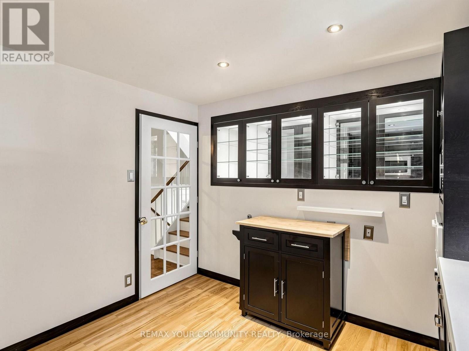 75 ST. ANDREWS COURT, photo 7 of 33