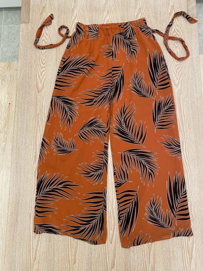 Size 8 Witchery Wide-Leg Tropical Print Pants