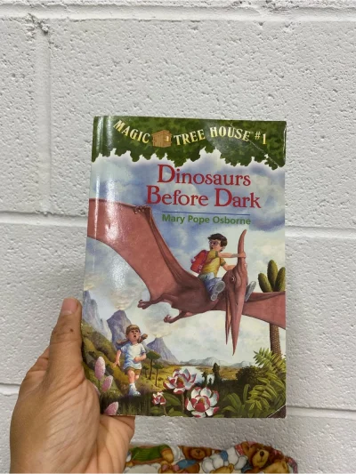 Magic Tree House #1 Dinosaurs Before Dark By Mary Pope Osborne