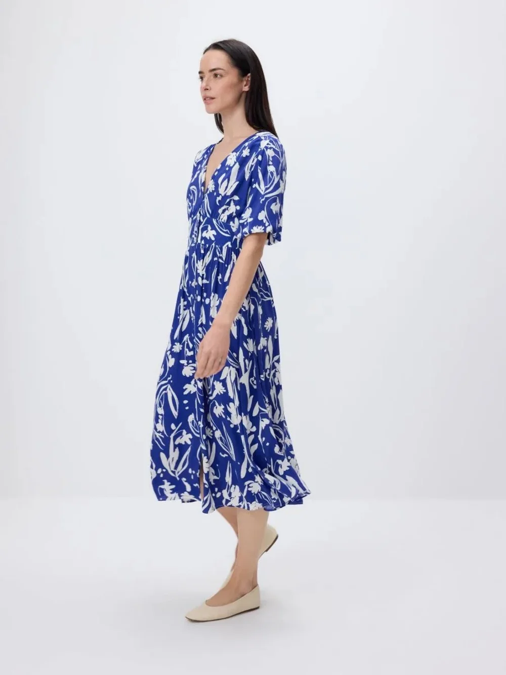 New Reserved Blue And White Floral V-Neck Midi Dress
