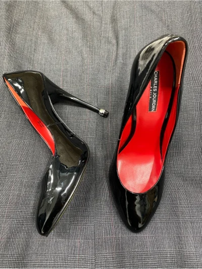 Rare And New - Charles Jourdan Black Patent Pumps With Red Insole