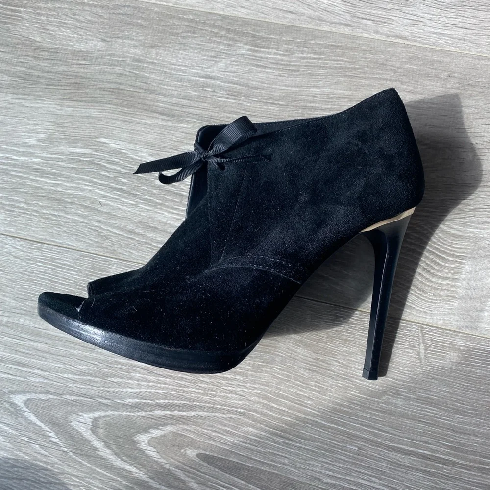Authentic - Like New Burberry Heels - Size 39 - Designer