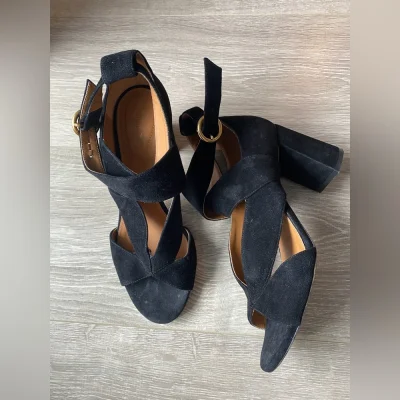 Beautiful Authentic Chloe Sandals Size 37.5 - Designer