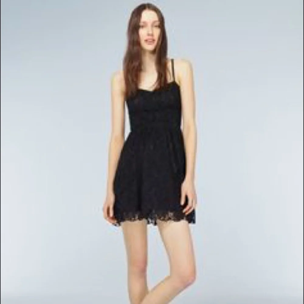 🐝 Aritzia Talula Lace Dress - Size 2