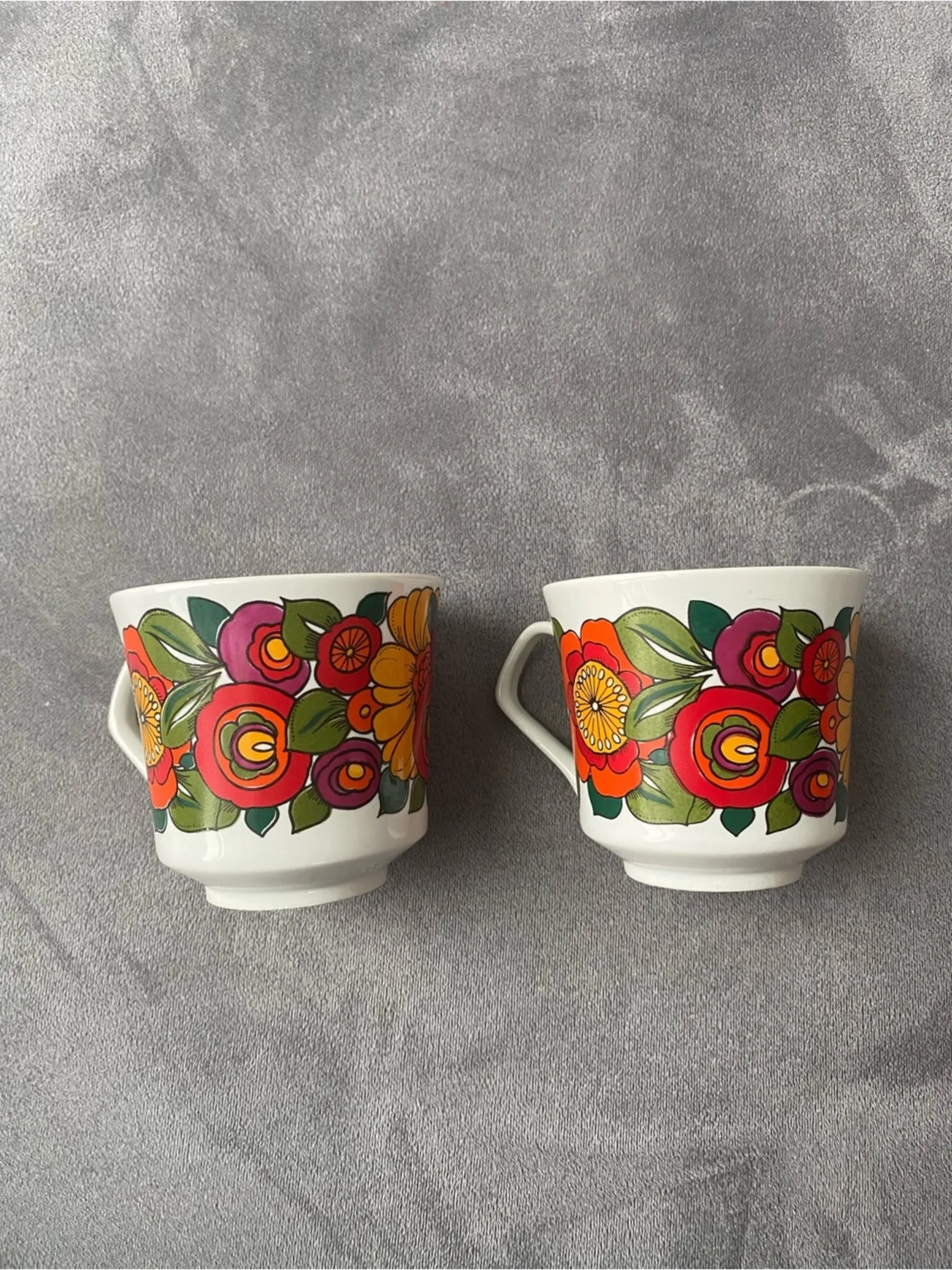 Set of 2 cups - Vintage Weidmann Italy porcelain flower power small cup