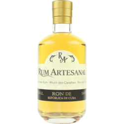 Image of the front of the bottle of the rum Rum Artesanal Ron de República Cuba