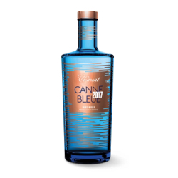 Image of the front of the bottle of the rum Canne Bleue