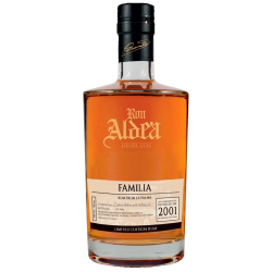 Image of the front of the bottle of the rum Familia