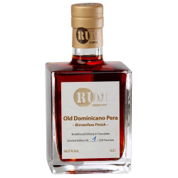 Image of the front of the bottle of the rum Old Dominicano Pera