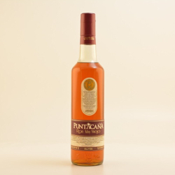 Image of the front of the bottle of the rum Puntacana Club Muy Viejo