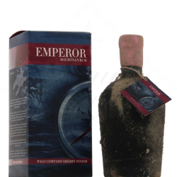 Image of the front of the bottle of the rum Deep Blue Palo Cortado Finish