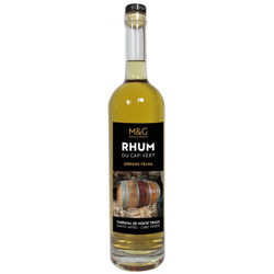 Image of the front of the bottle of the rum Grogue Velha