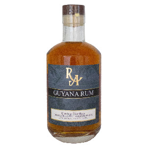 Image of the front of the bottle of the rum Rum Artesanal Guyana