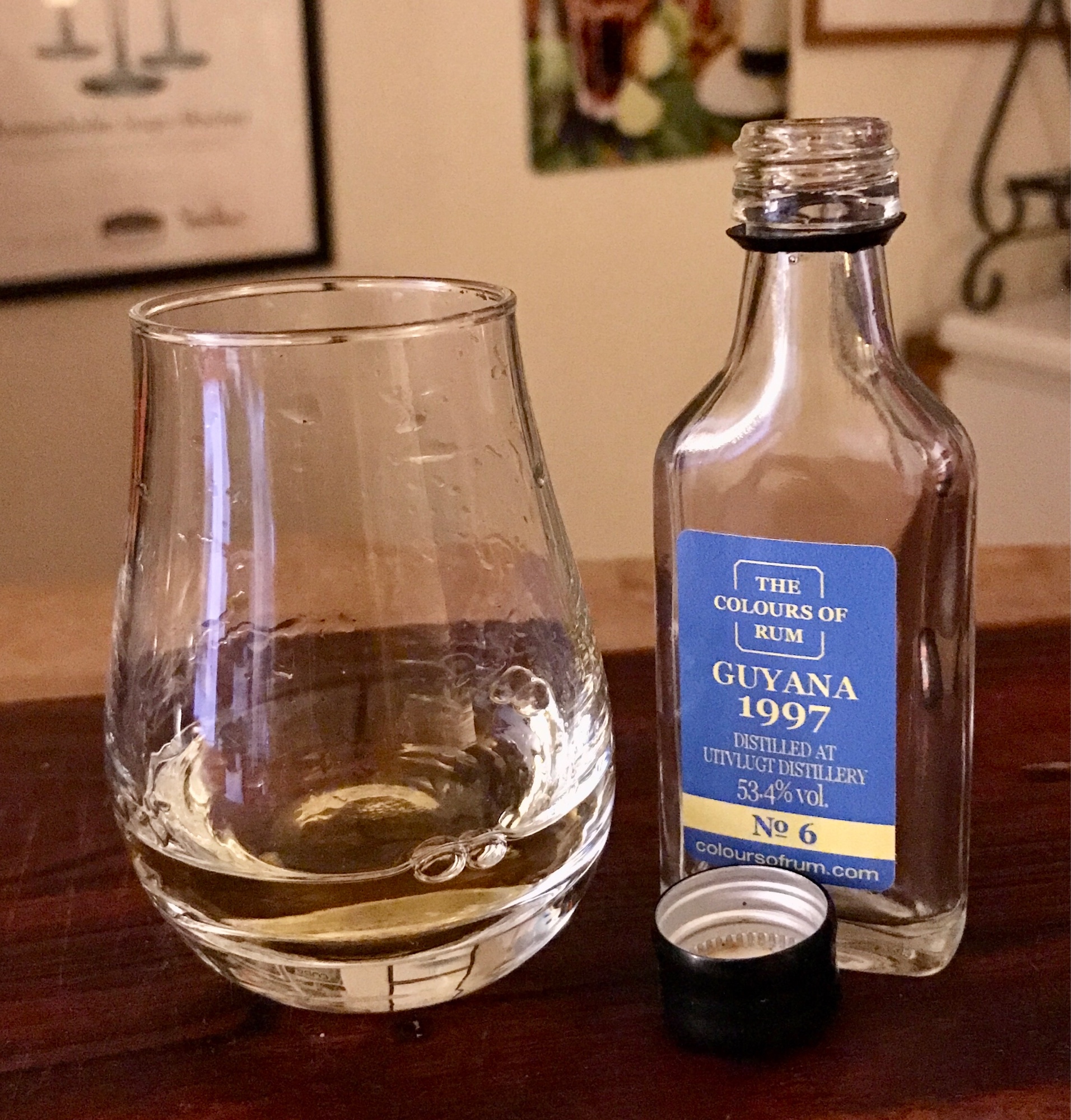 Photo of the bottle taken from user Stefan Persson