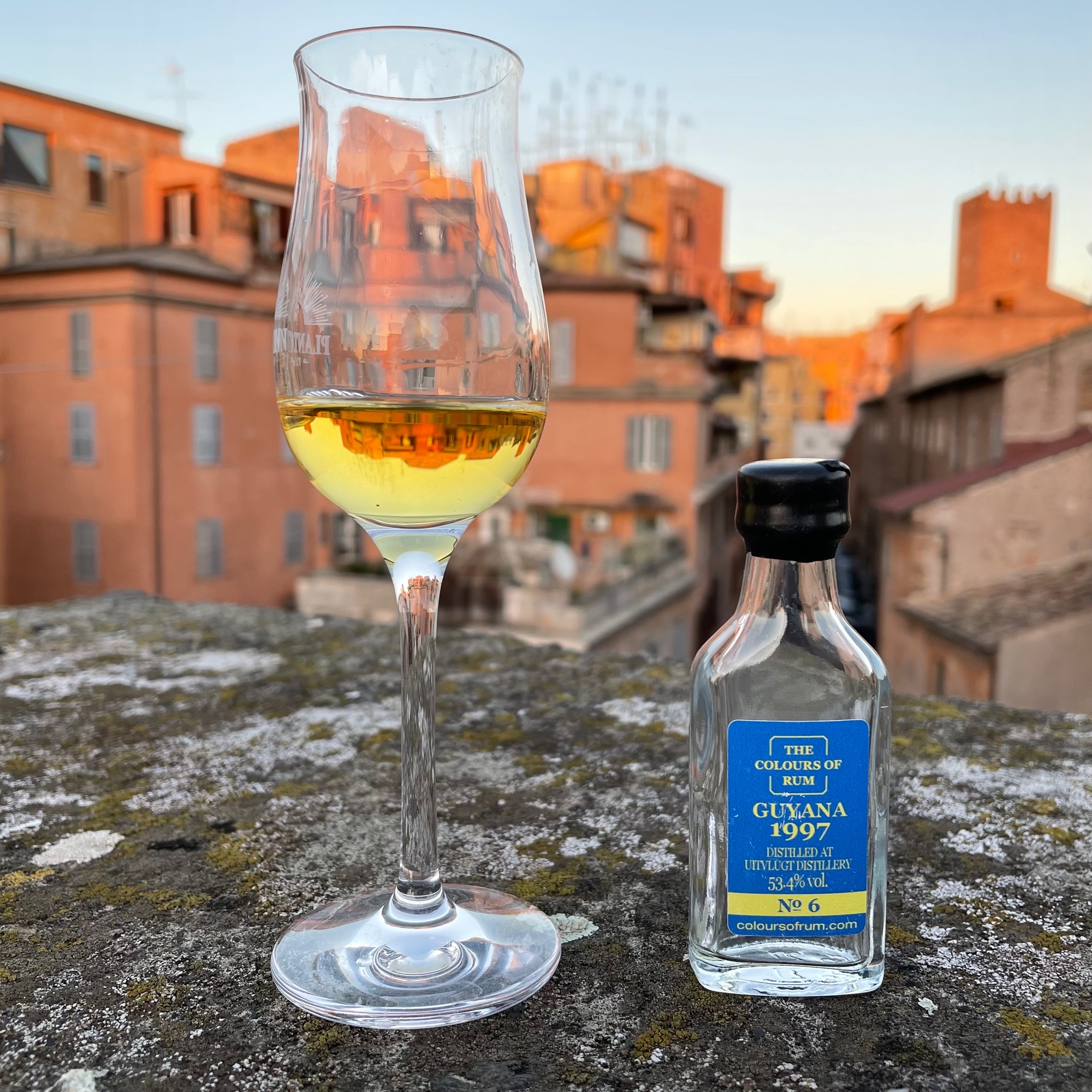 Photo of the bottle taken from user Mike H.