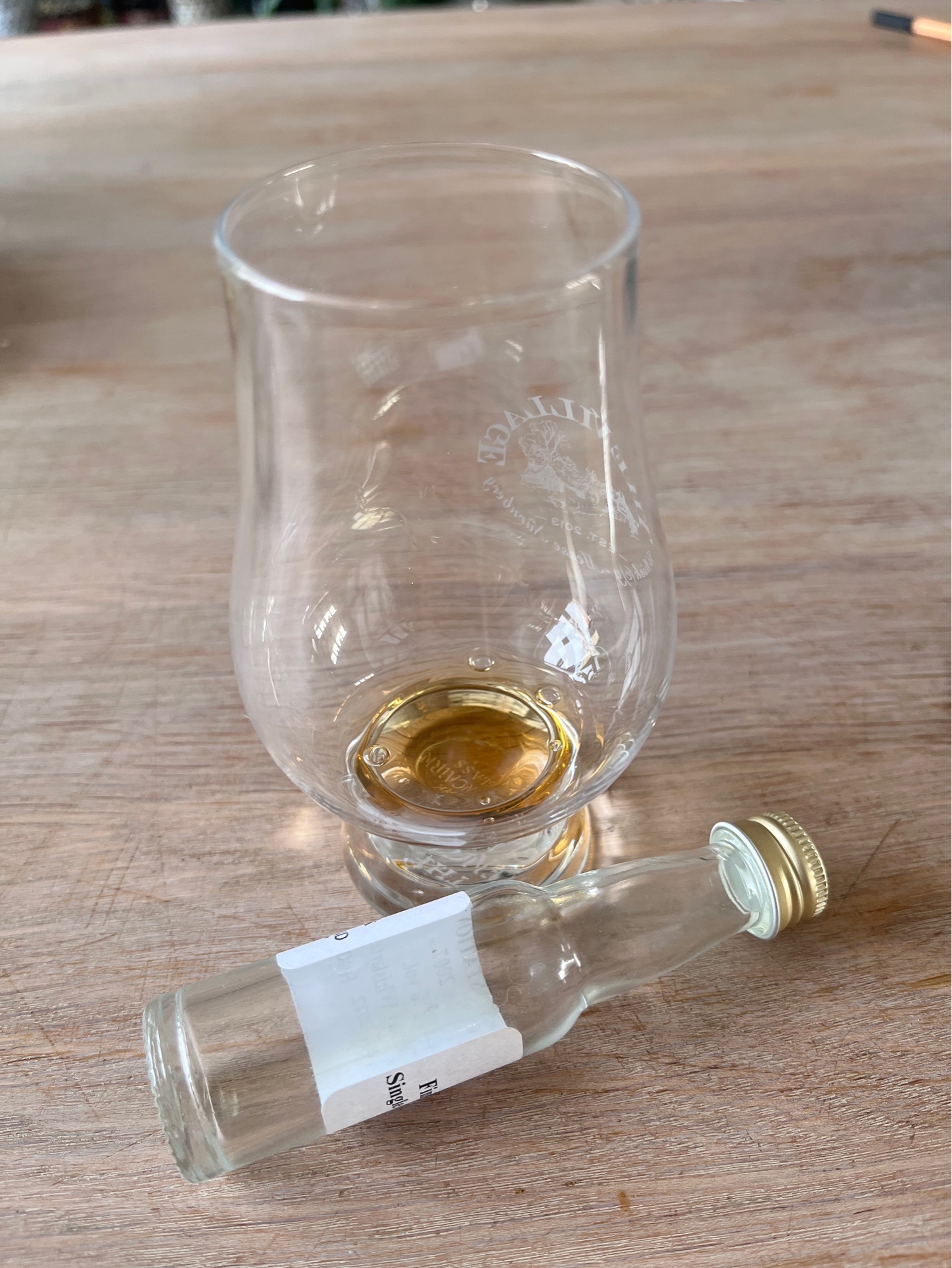 Photo of the bottle taken from user Serge