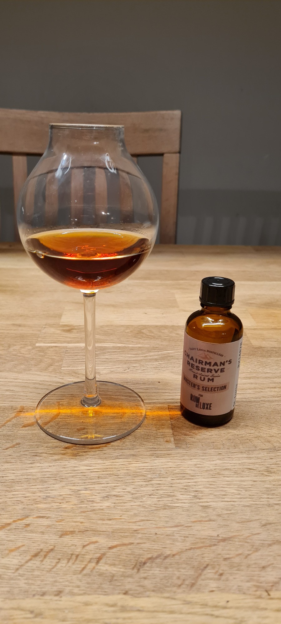 Photo of the bottle taken from user Alex Kunath