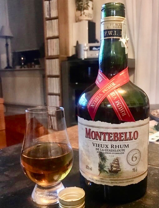 Photo of the bottle taken from user Stefan Persson