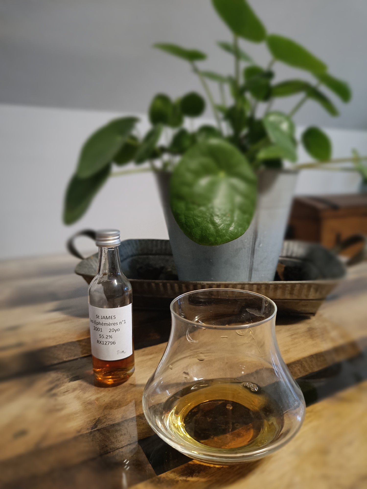 Photo of the bottle taken from user Tim 