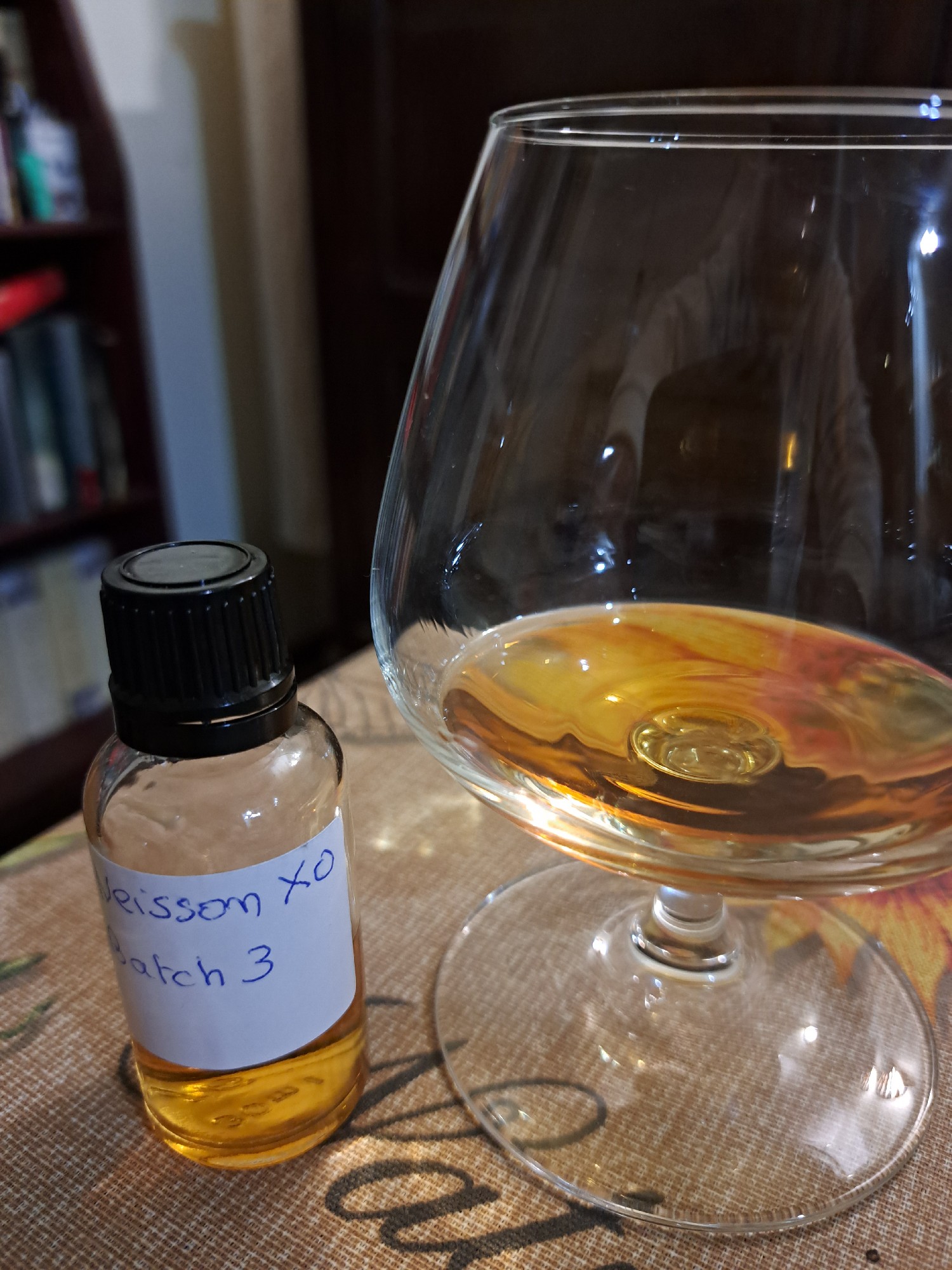 Photo of the bottle taken from user Émile Shevek