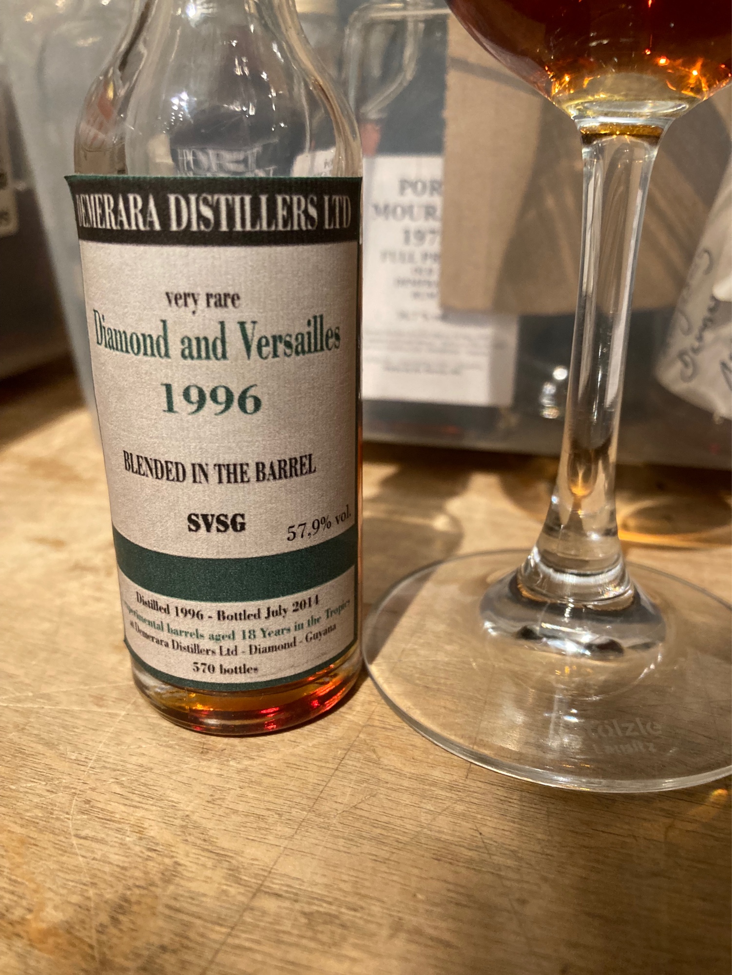 Photo of the bottle taken from user Johannes
