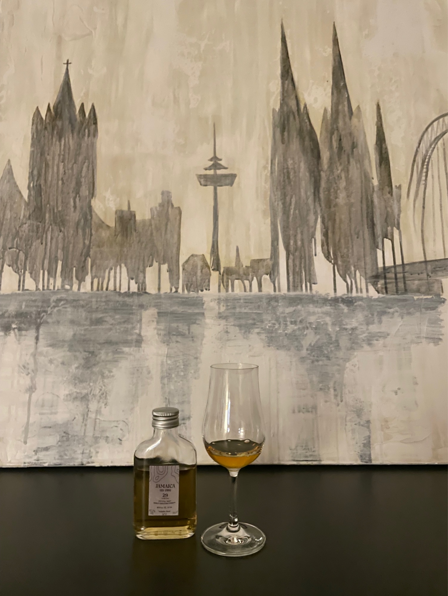 Photo of the bottle taken from user Adrian Wahl