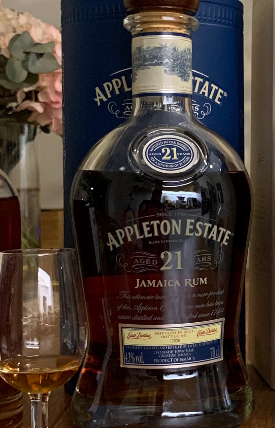 Photo of the bottle taken from user Sylvain44