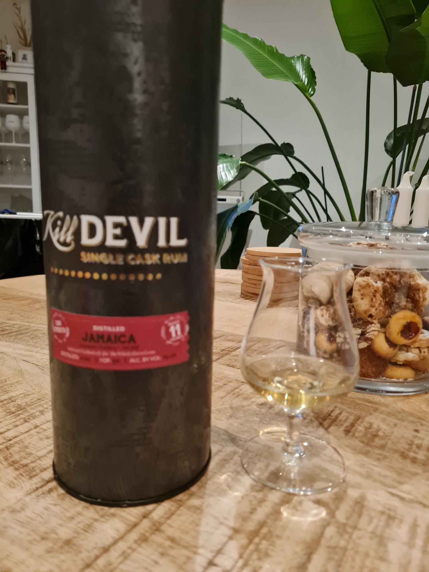 Photo of the bottle taken from user Jakob Fischer