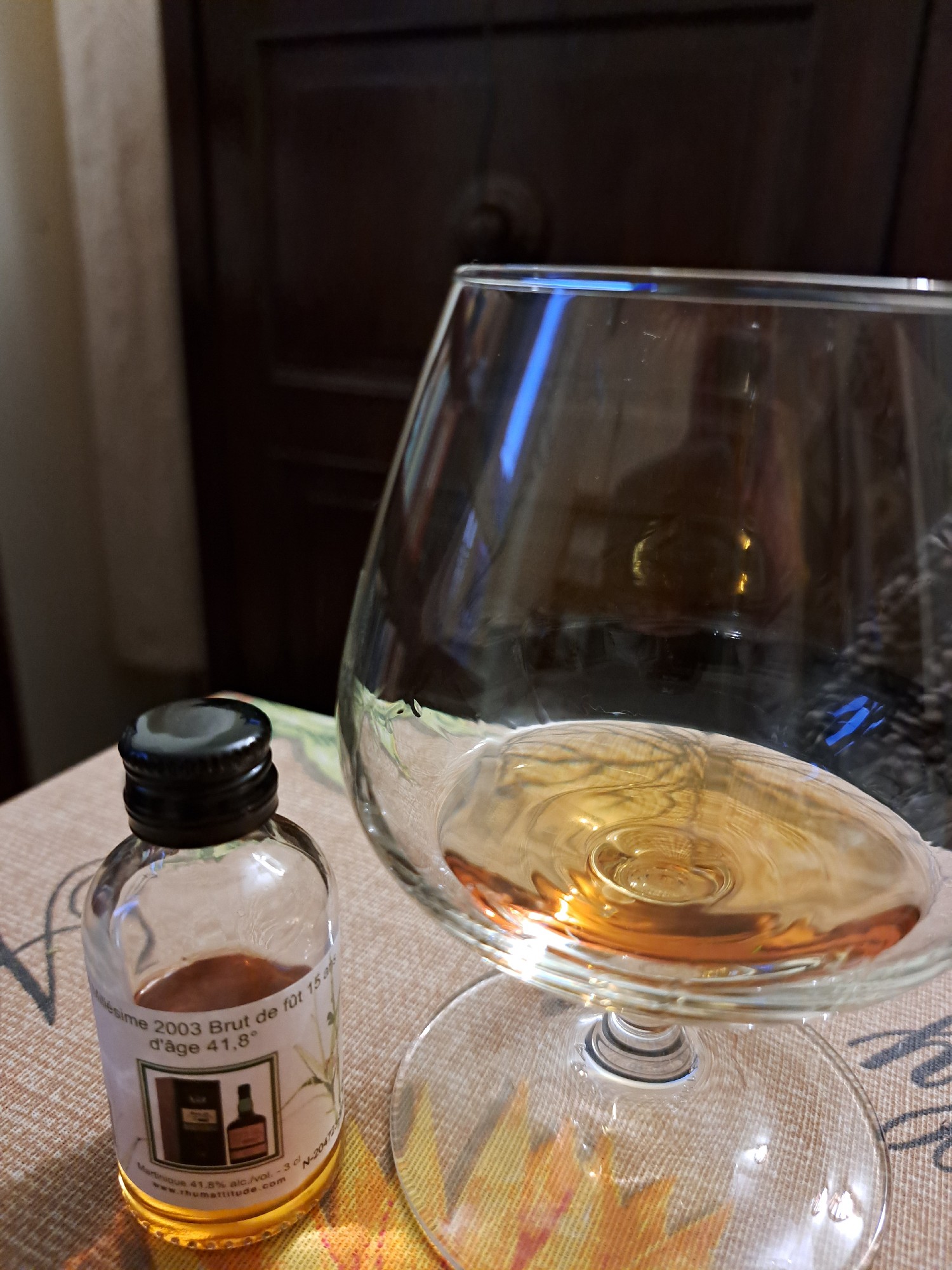 Photo of the bottle taken from user Émile Shevek