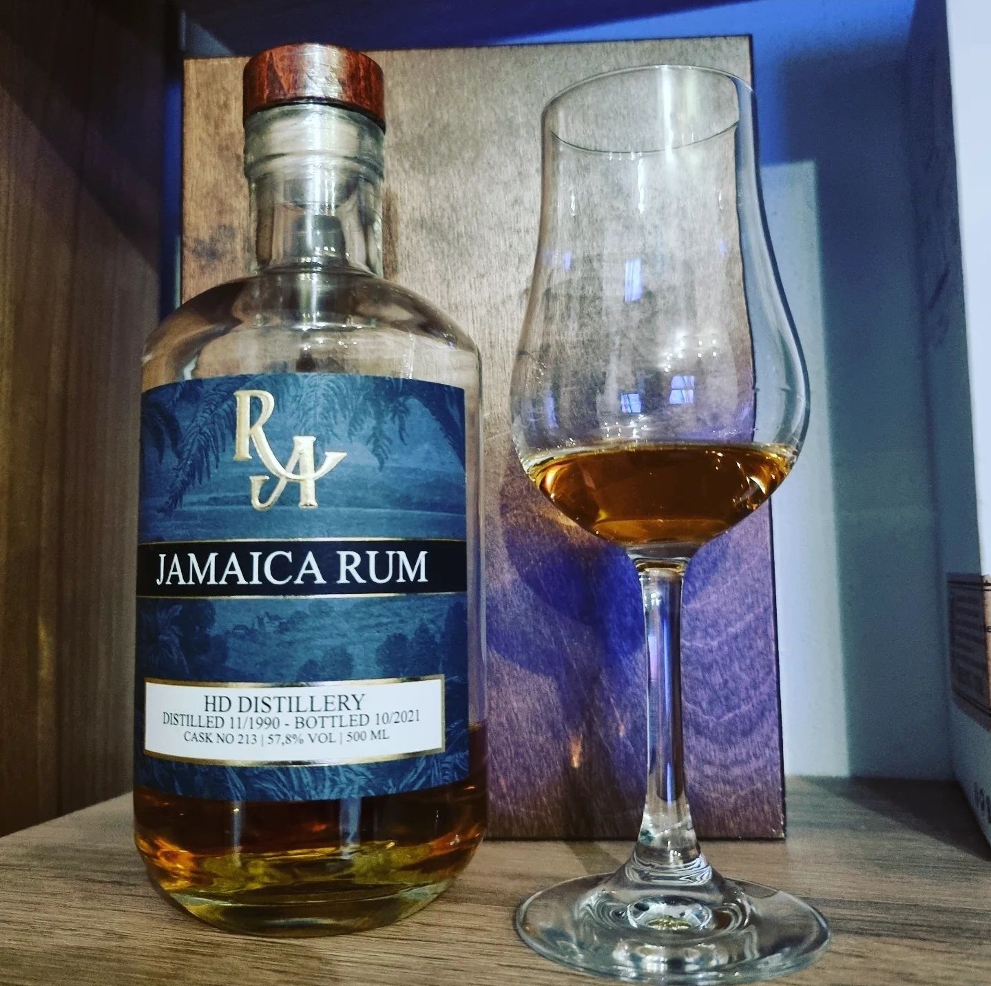 Photo of the bottle taken from user SaibotZtar 