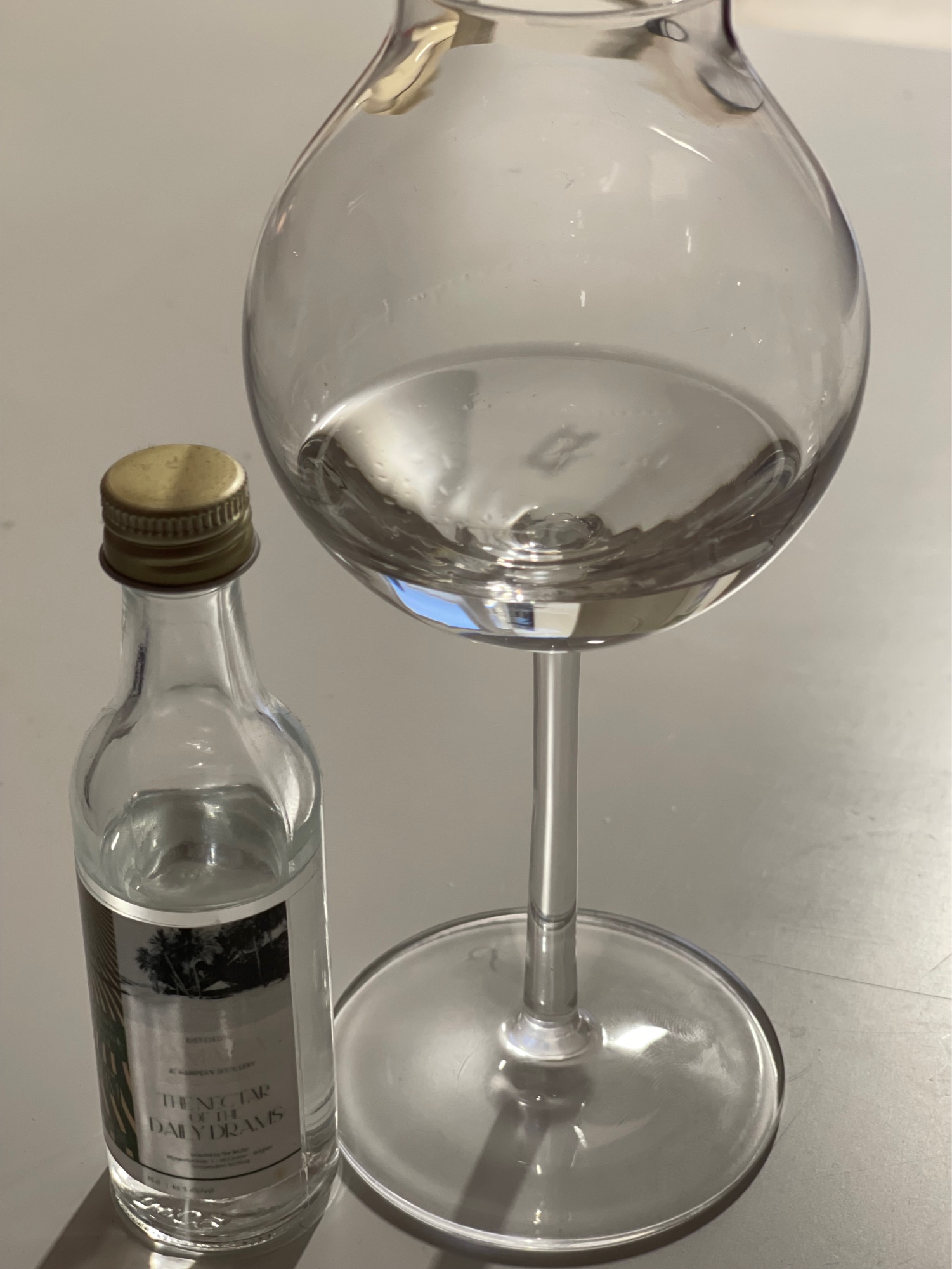 Photo of the bottle taken from user Thunderbird
