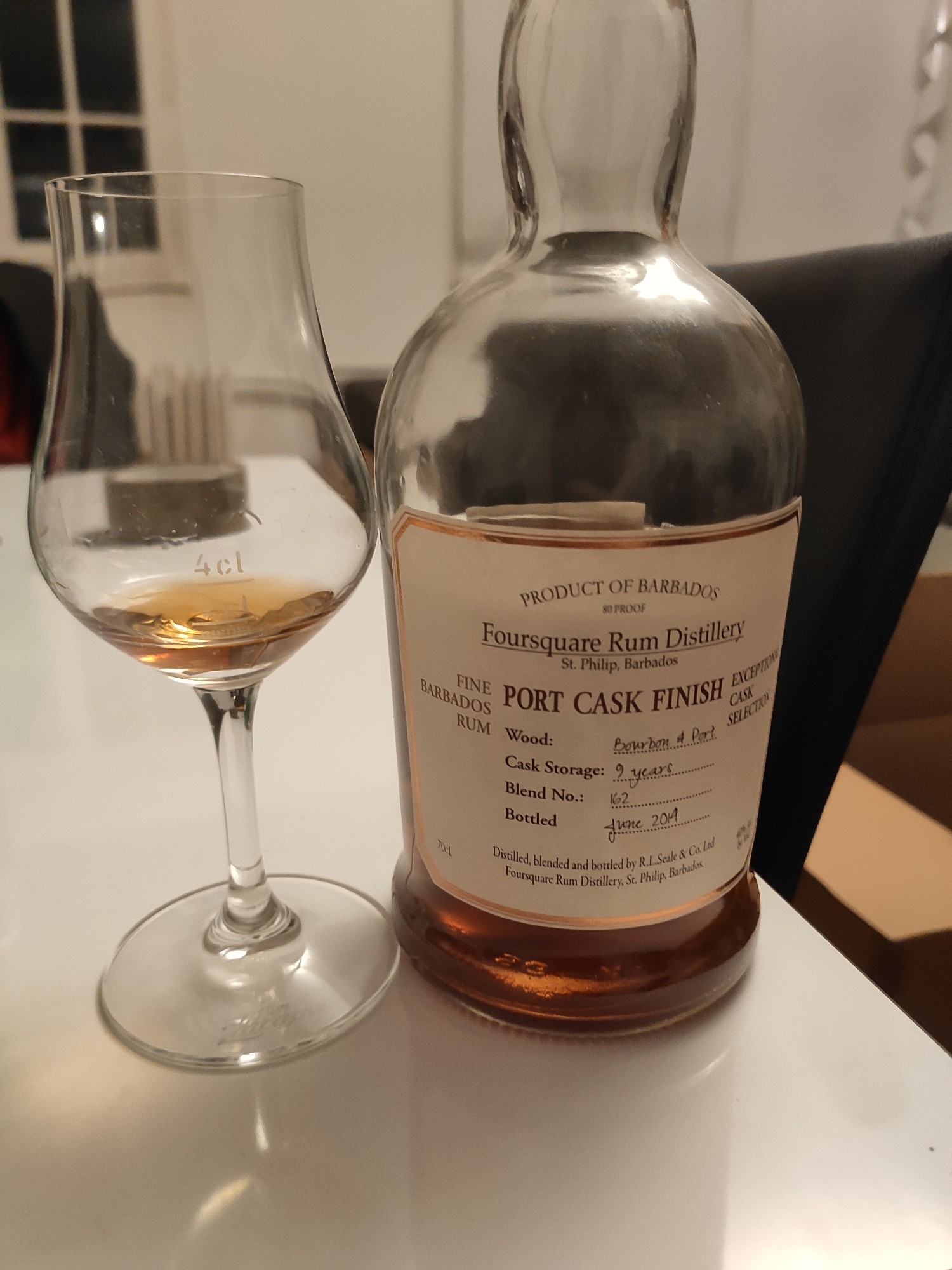 Photo of the bottle taken from user Artur Schönhütte