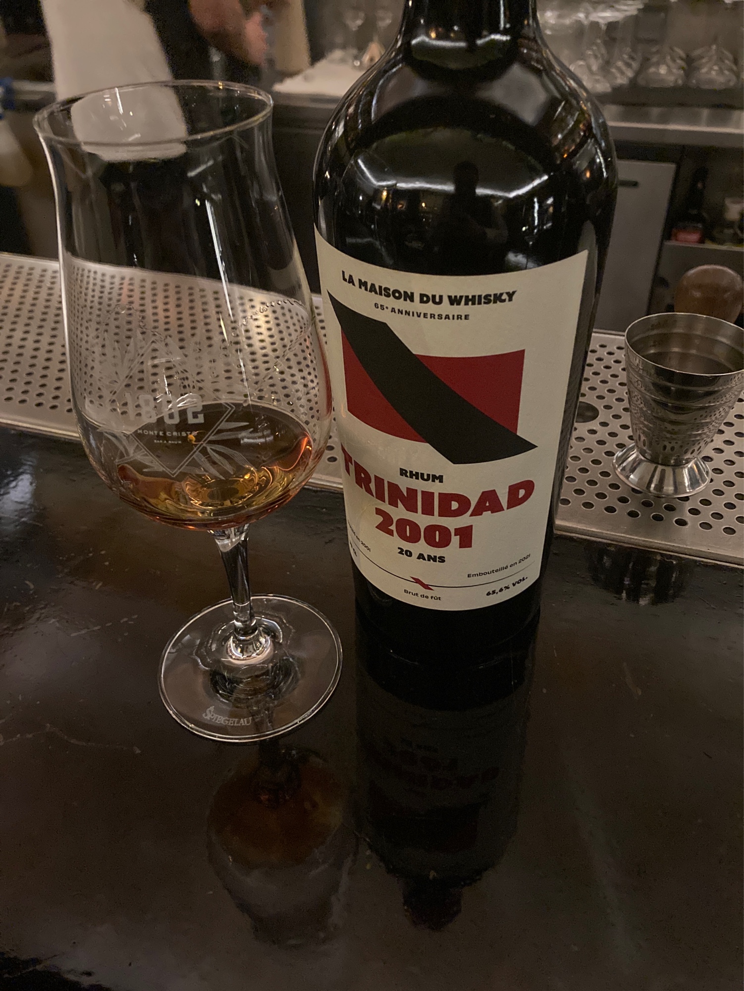Photo of the bottle taken from user TheRhumhoe