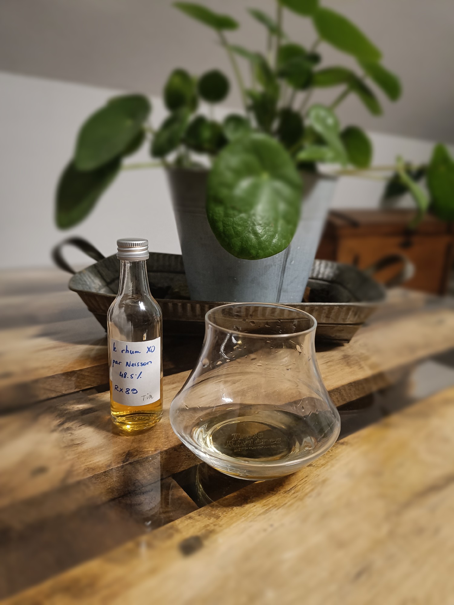 Photo of the bottle taken from user Tim 