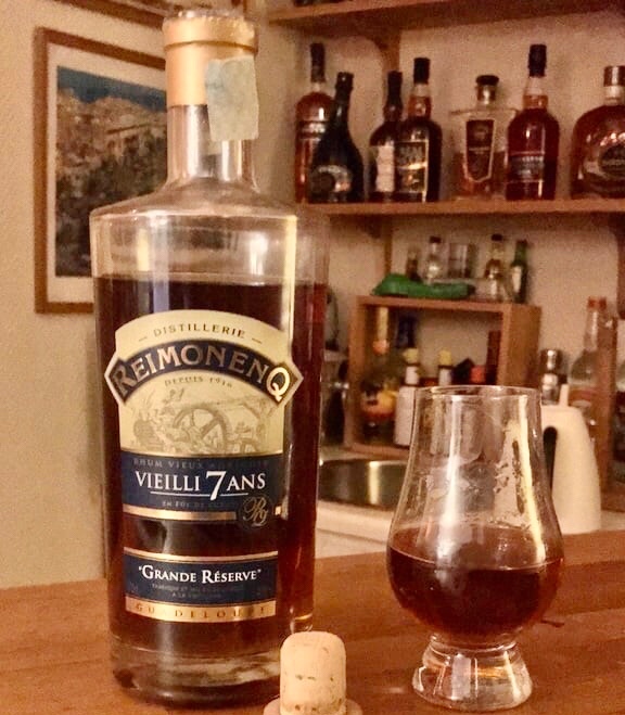 Photo of the bottle taken from user Stefan Persson