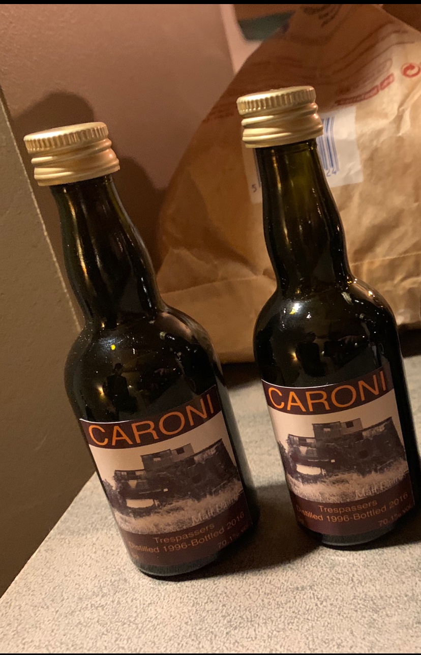 Photo of the bottle taken from user Tom Buteneers