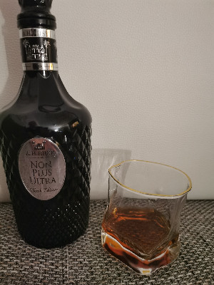 Photo of the rum Non Plus Ultra Black Edition Rum taken from user Beach-and-Rum 🏖️🌴