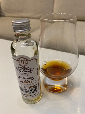 Photo of the rum Non Plus Ultra Black Edition Rum taken from user Michal S