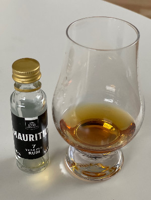 Photo of the rum Mauritius taken from user Thunderbird