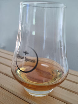 Photo of the rum Letter of Marque Single Cask Rum (LMDW) taken from user Stijn Zino